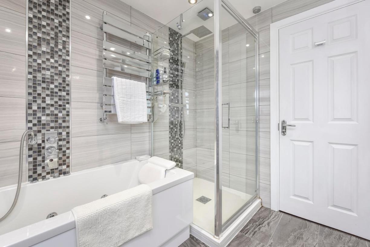 Docklands Stay, Room in Modern Spacious House - Near Excel Centre, City Airport, UEL,Sleeps 2