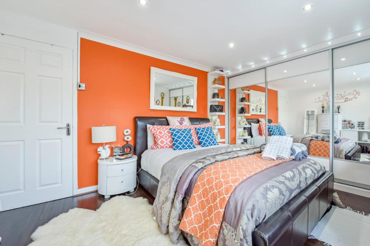 Docklands Stay, Room in Modern Spacious House - Near Excel Centre, City Airport, UEL,Sleeps 2