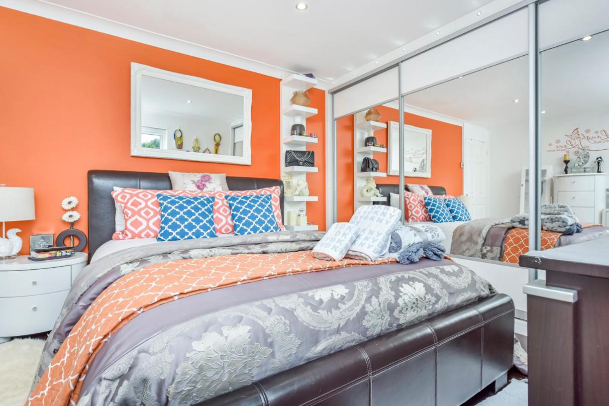 Docklands Stay, Room in Modern Spacious House - Near Excel Centre, City Airport, UEL,Sleeps 2