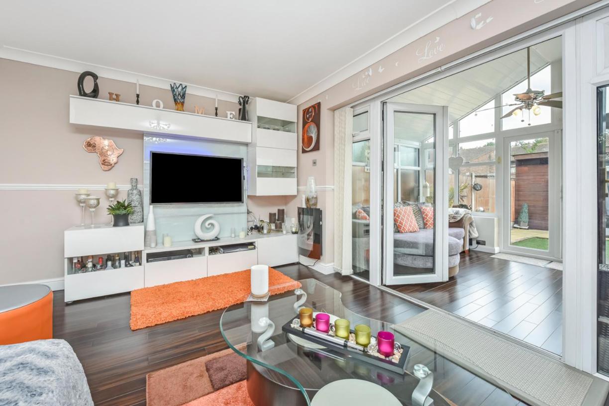 Docklands Stay, Room in Modern Spacious House - Near Excel Centre, City Airport, UEL,Sleeps 2