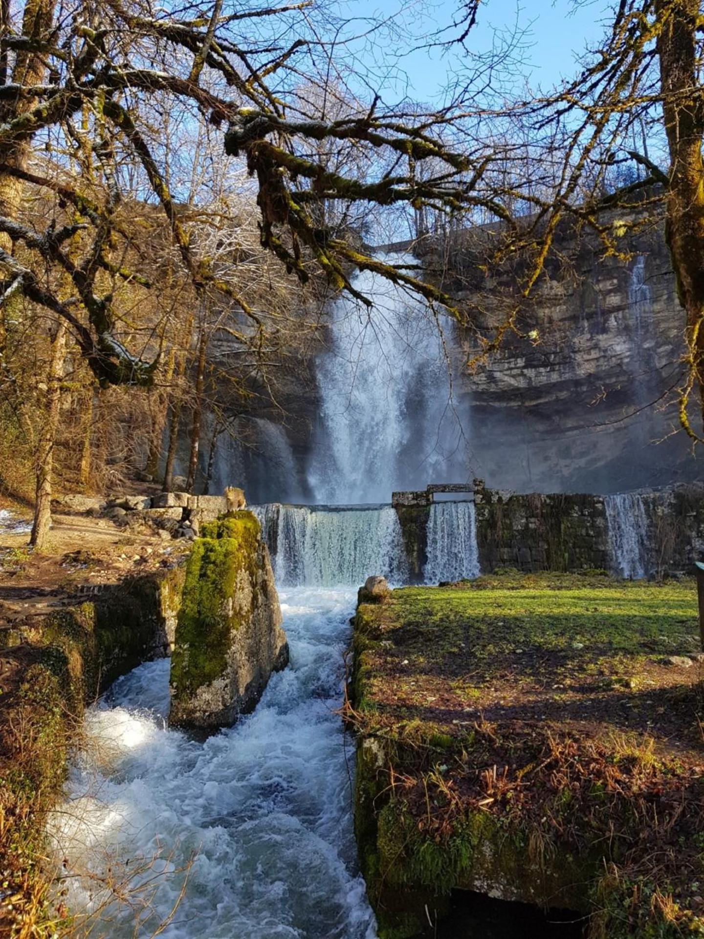 Gîte grande capacité au calme circuit Cascades du Hérisson