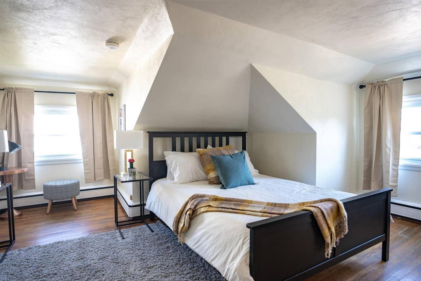 Fabulous Mid Century 4BR 3Bath House