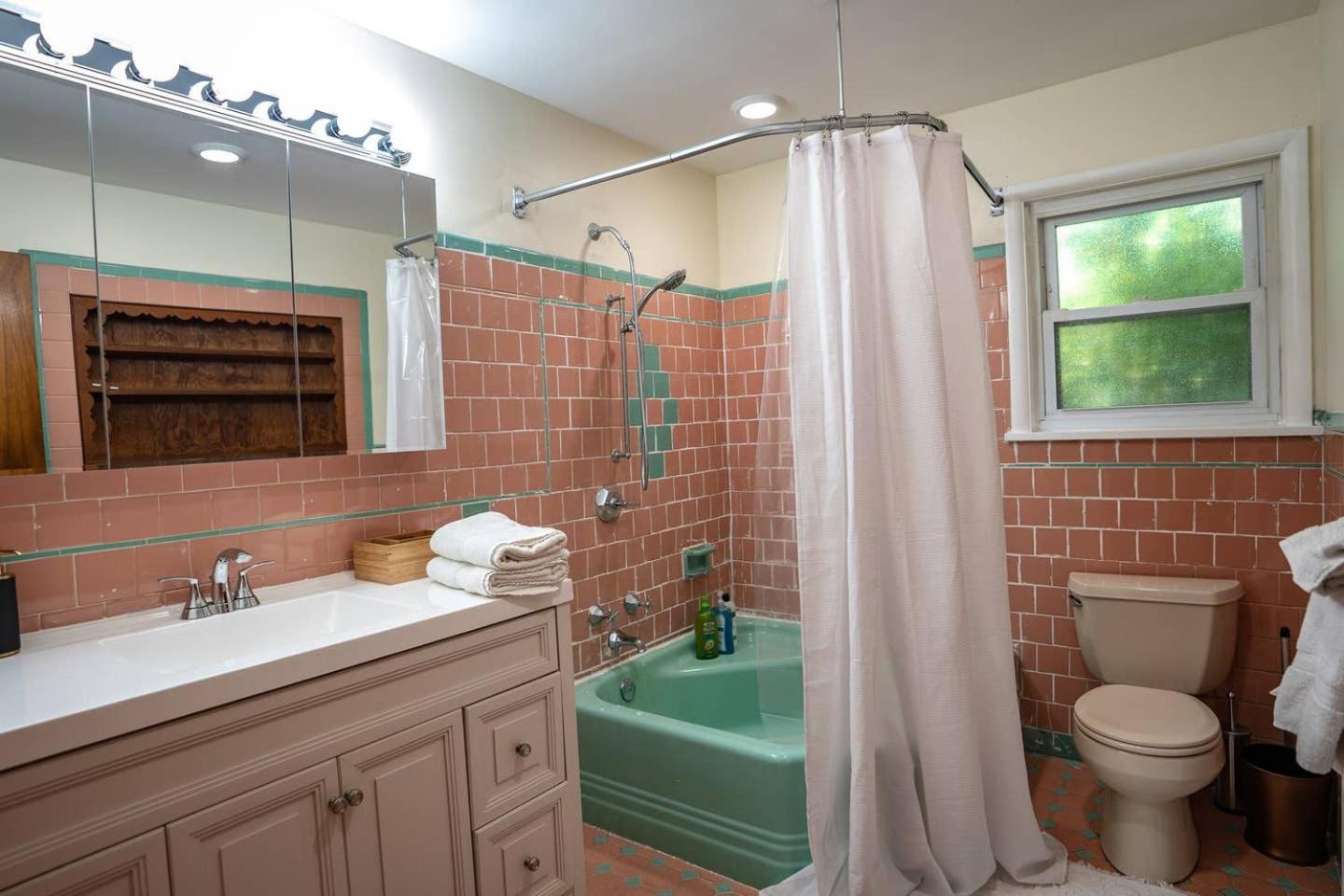 Fabulous Mid Century 4BR 3Bath House