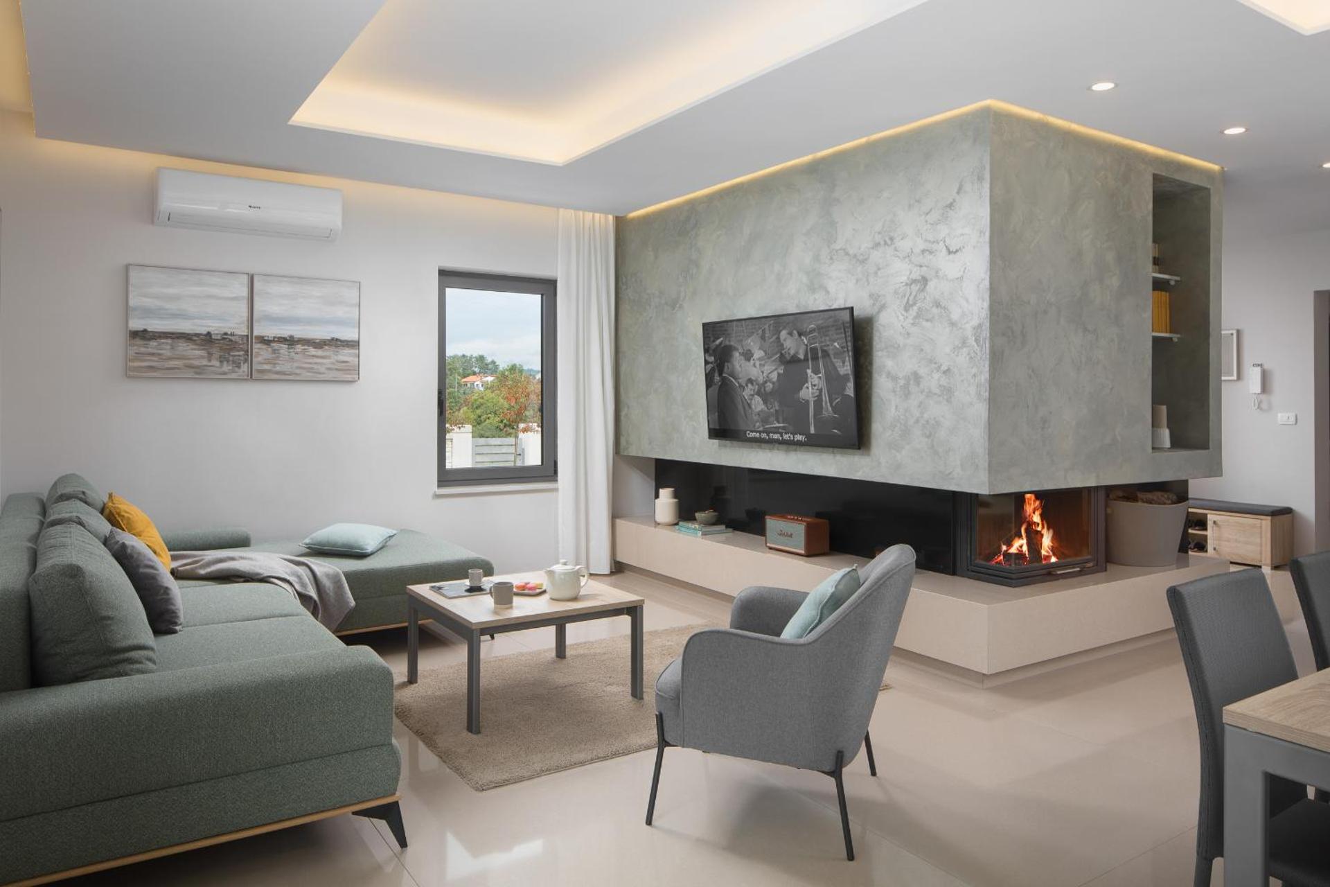 Communal lounge/ TV room