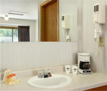 Queen Room - Non-Smoking