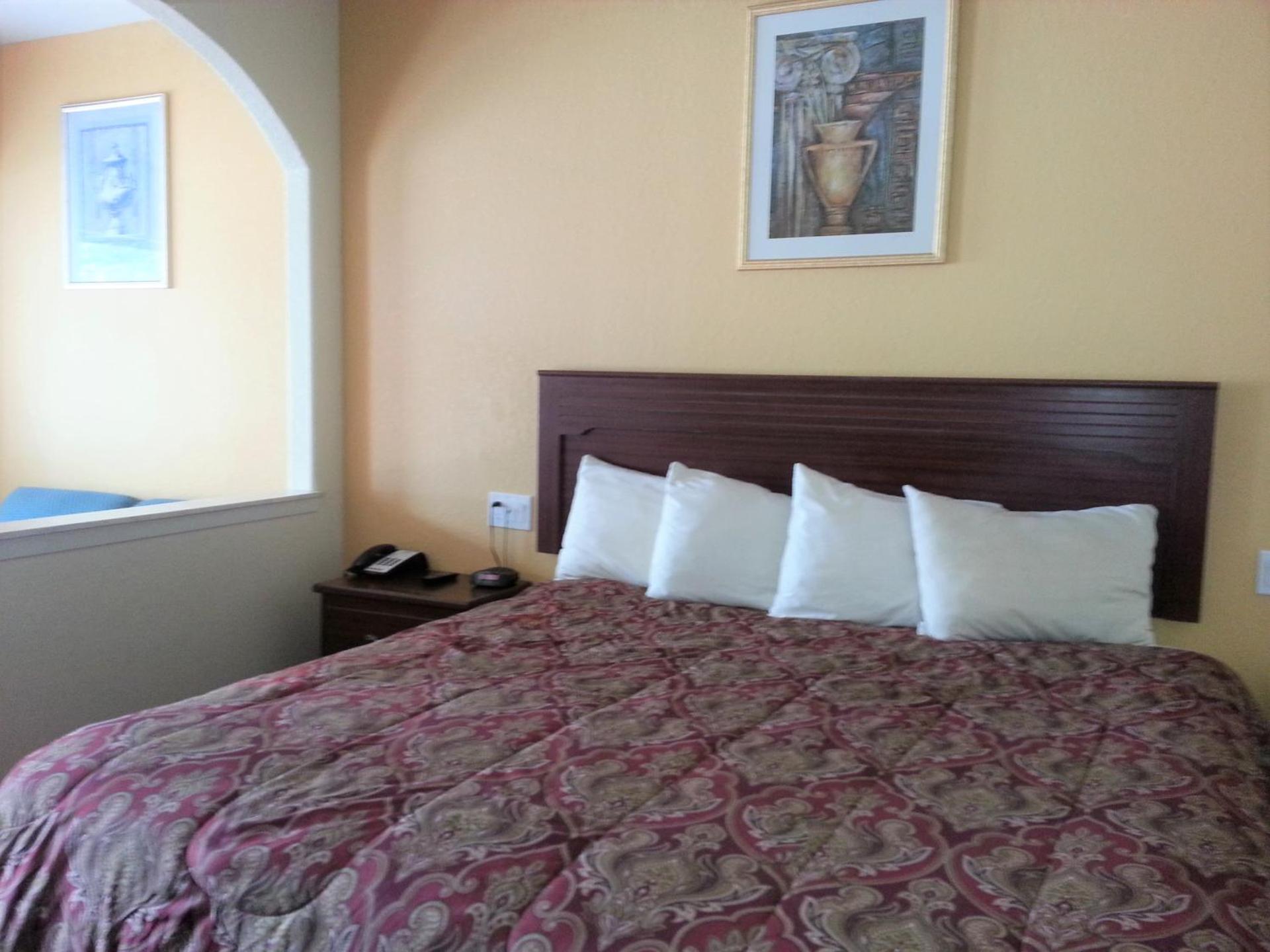 Scottish Inn & Suites IAH West