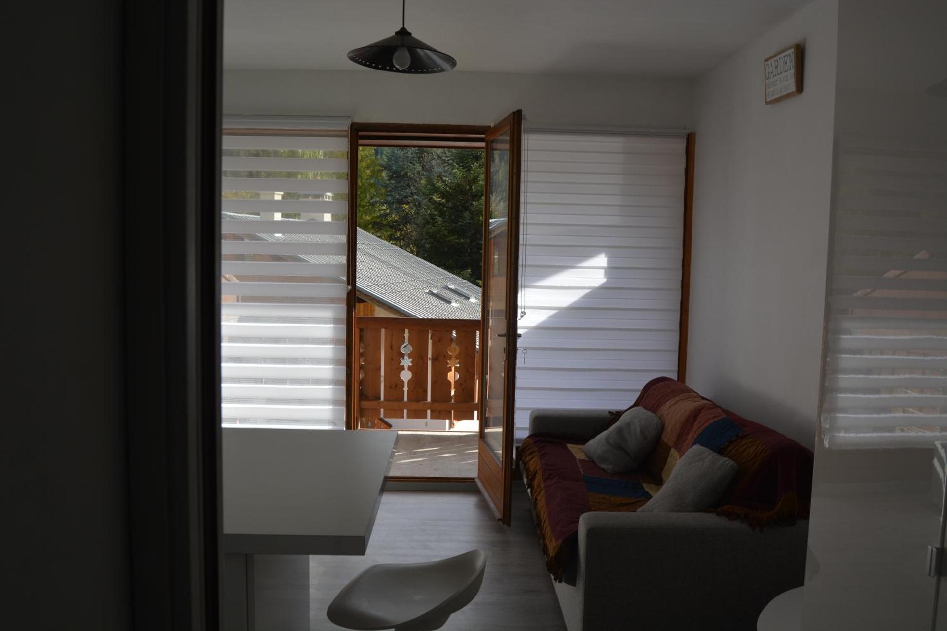 joli studio exposé sud avec terrasse