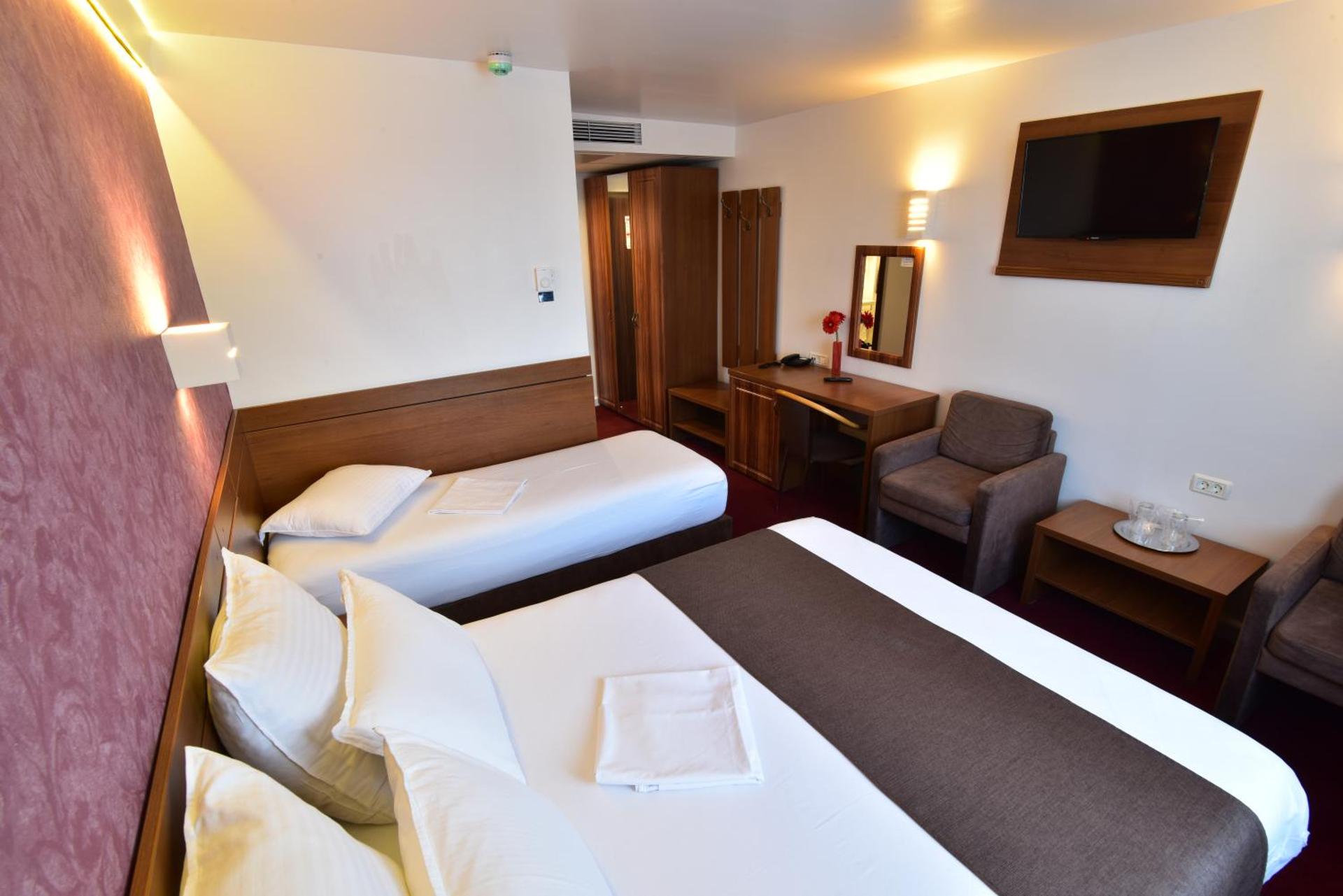 Communal lounge/ TV room