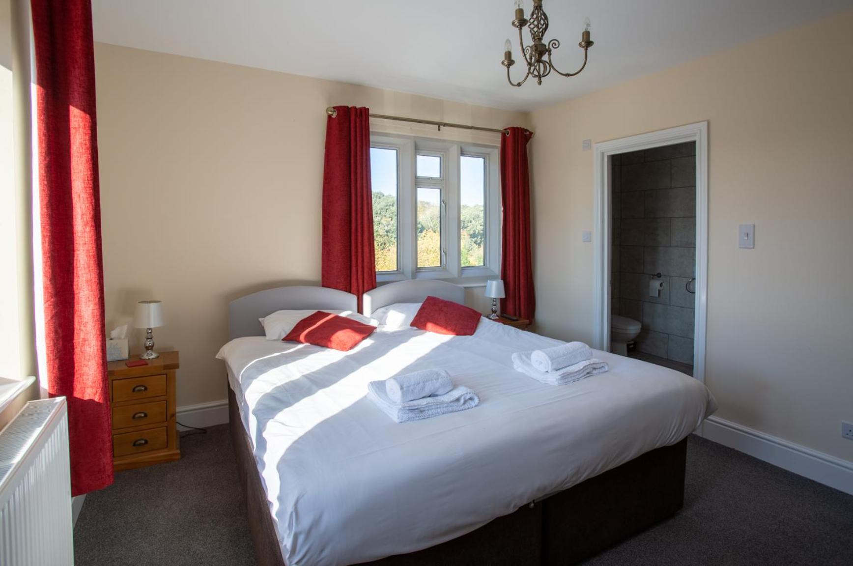 The Beacon & Railway Hotel