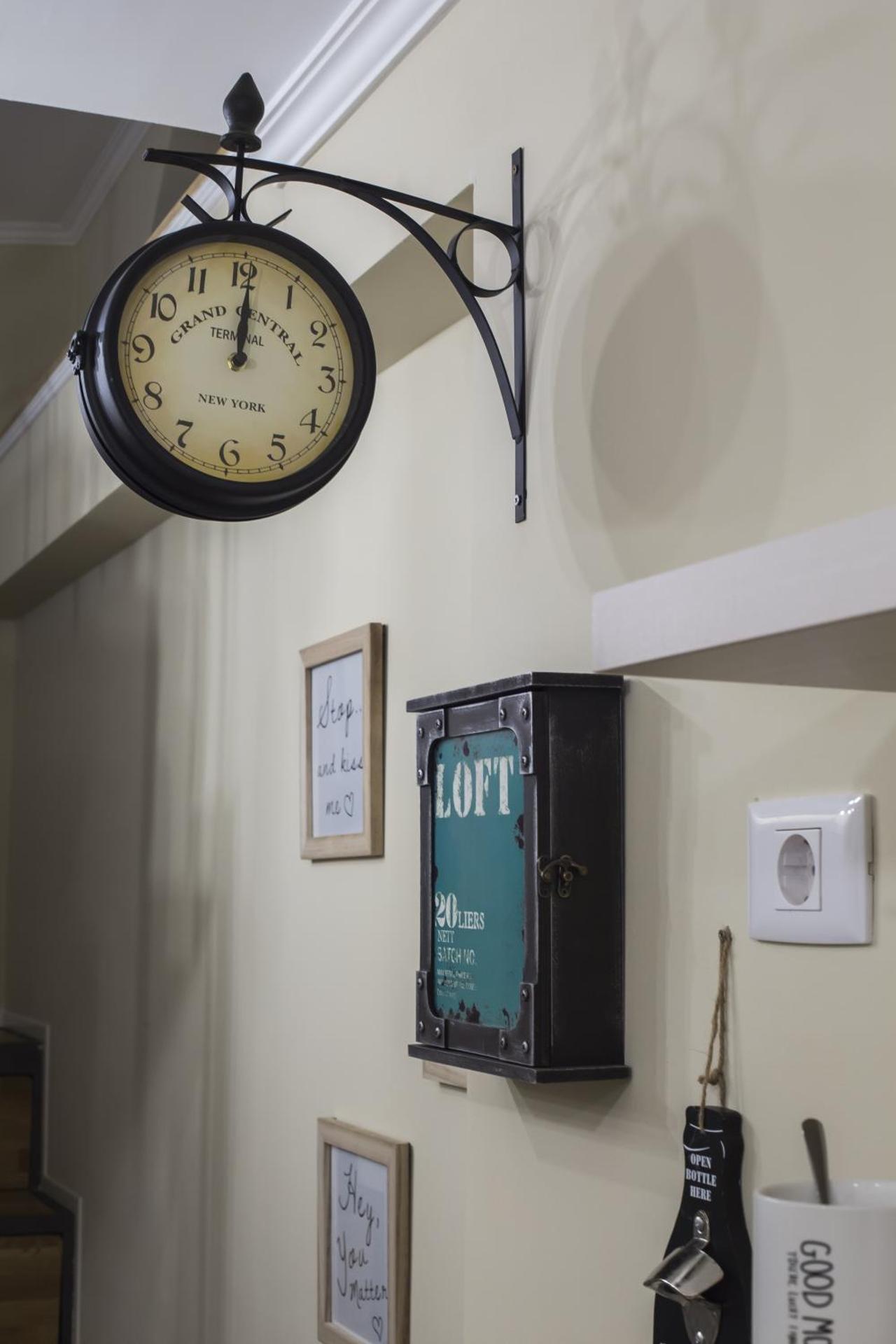 62 Steps to Petit Bonheur