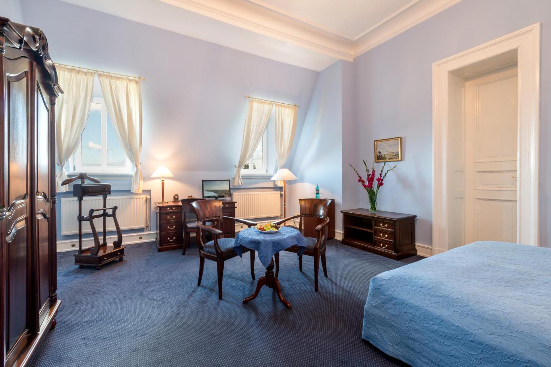 Photo of the whole room