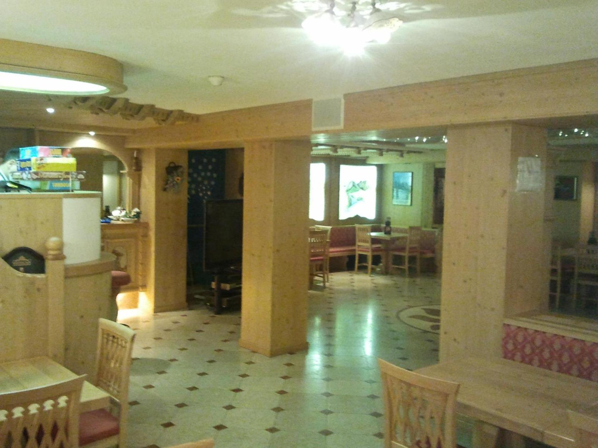 Communal lounge/ TV room