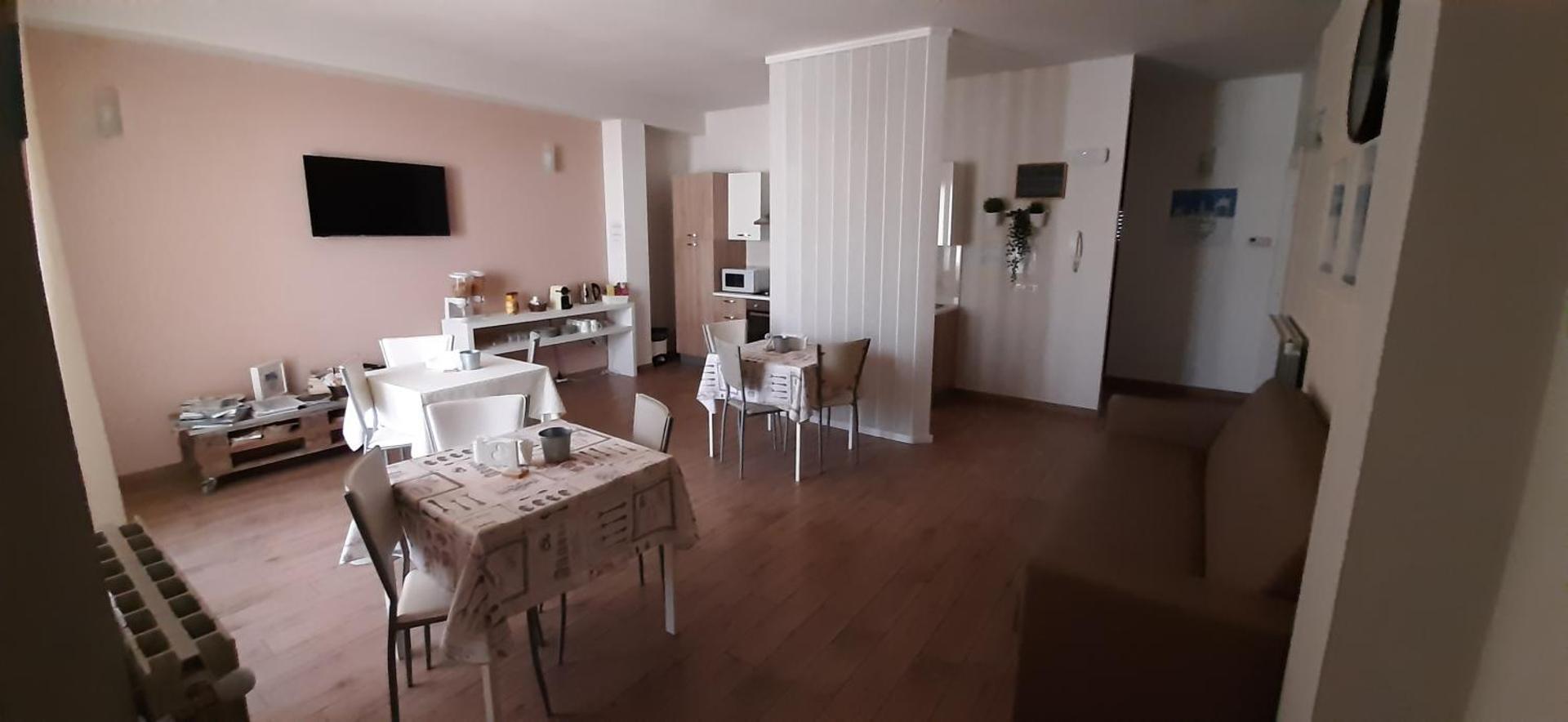 Communal lounge/ TV room