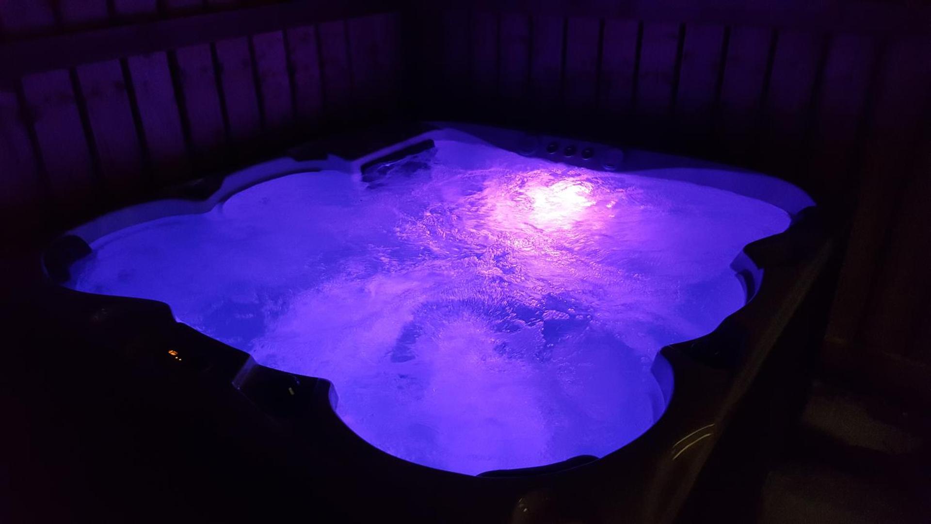 Bock Retreat Lodge 54 with Hot Tub