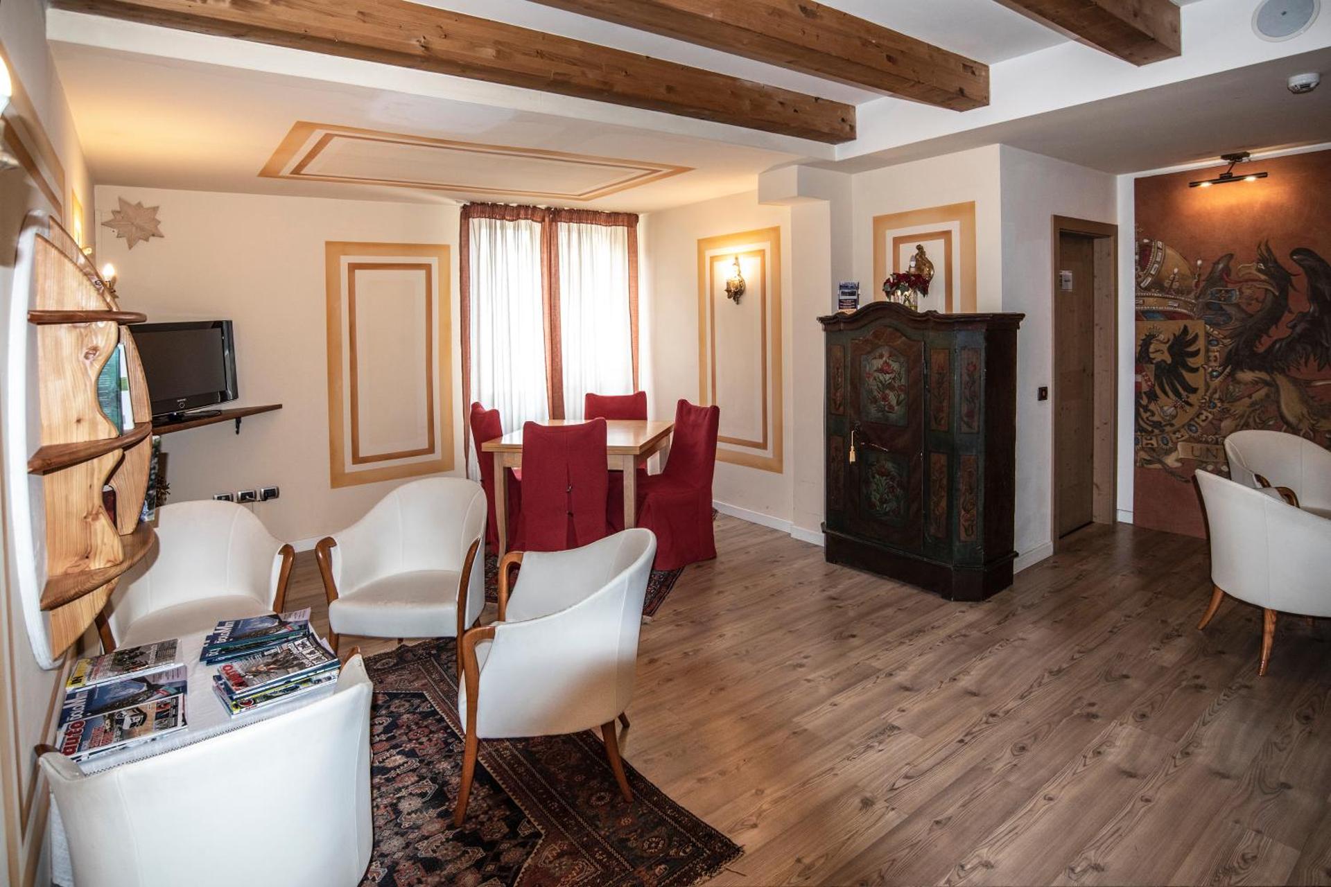 Communal lounge/ TV room