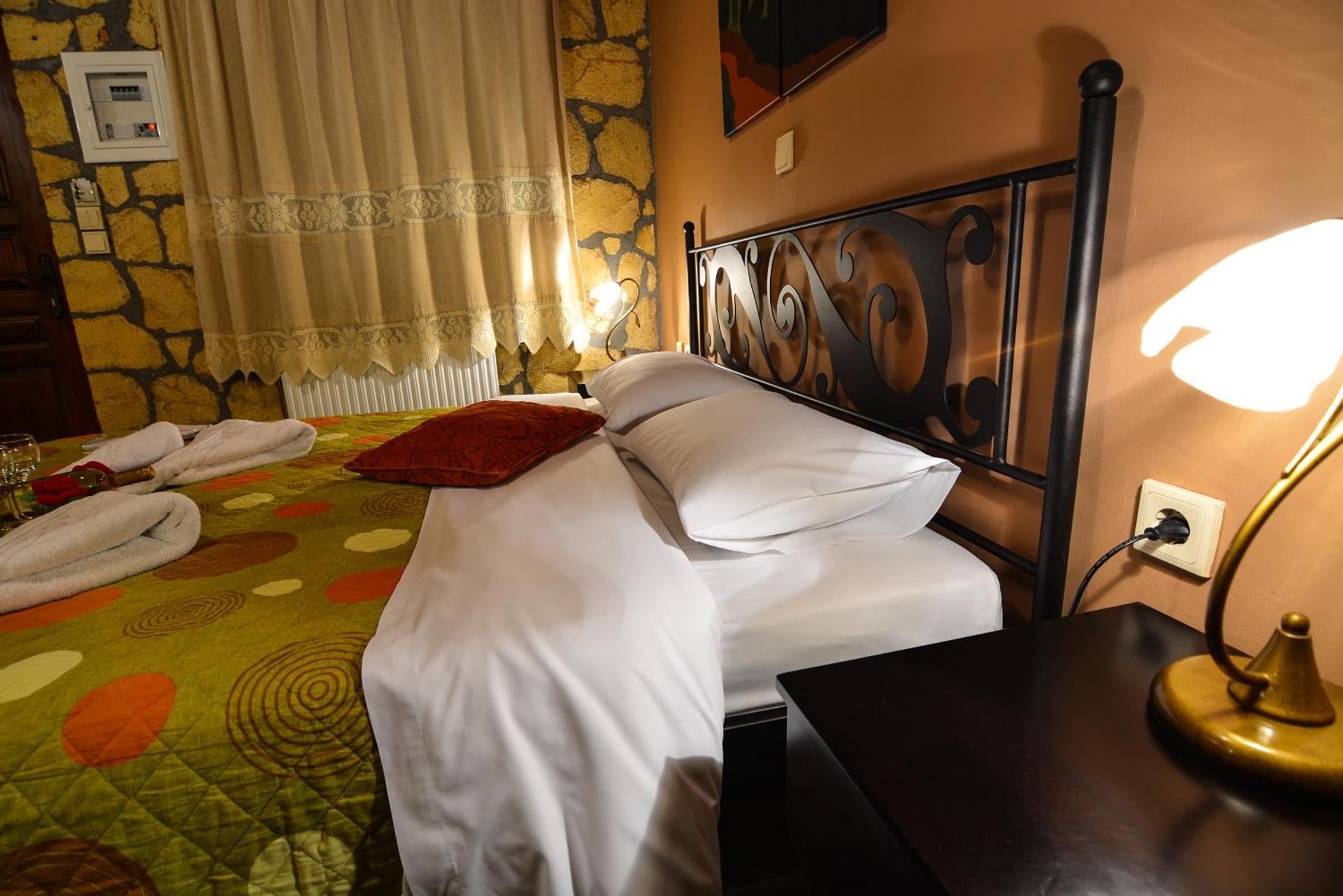 XENIOS ZEYS (ΞΕΝΙΟΣ ΖΕΥΣ)