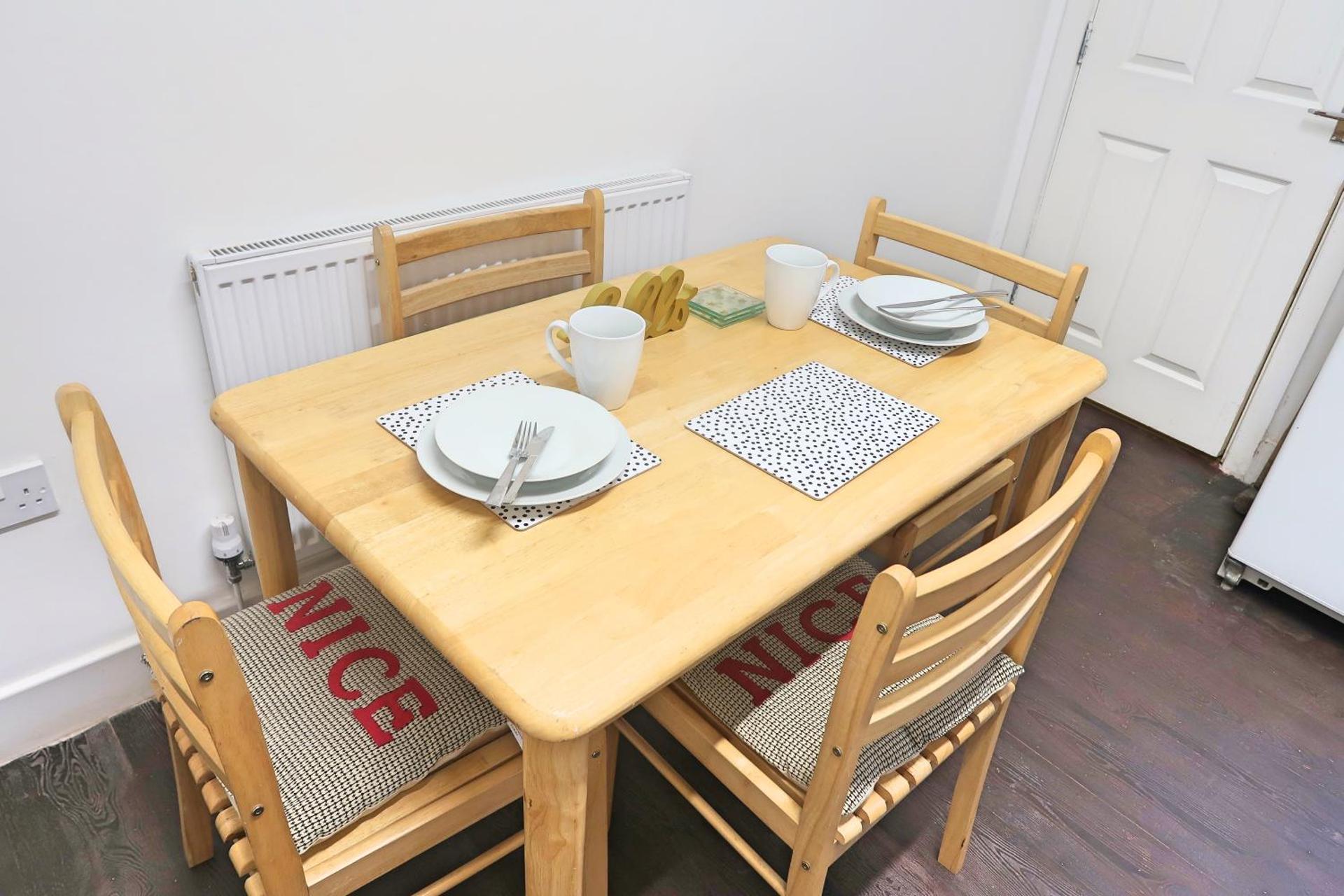 Whitburn Guest House About 7 mins Walk To The City Free Internet TV