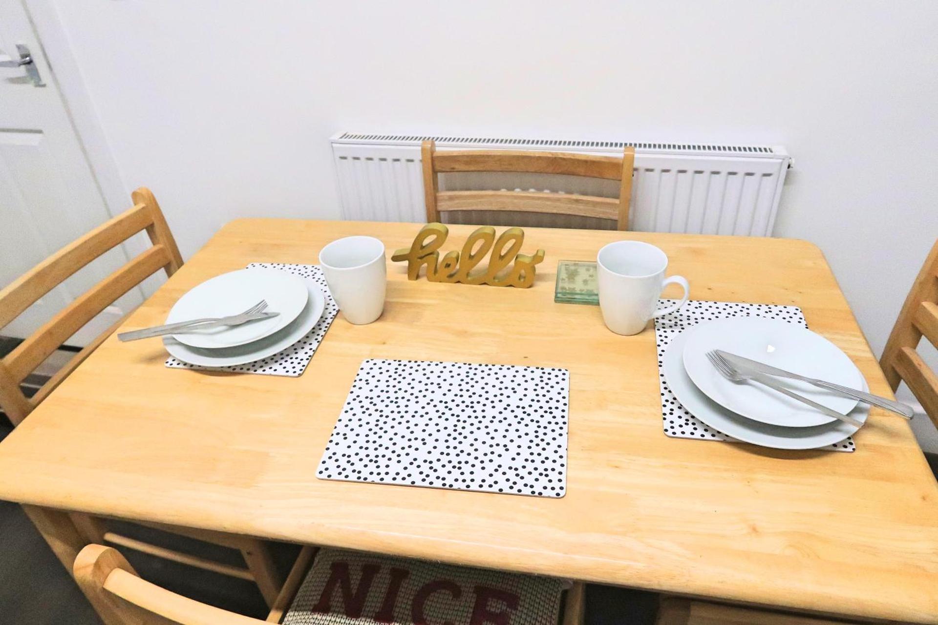 Whitburn Guest House About 7 mins Walk To The City Free Internet TV