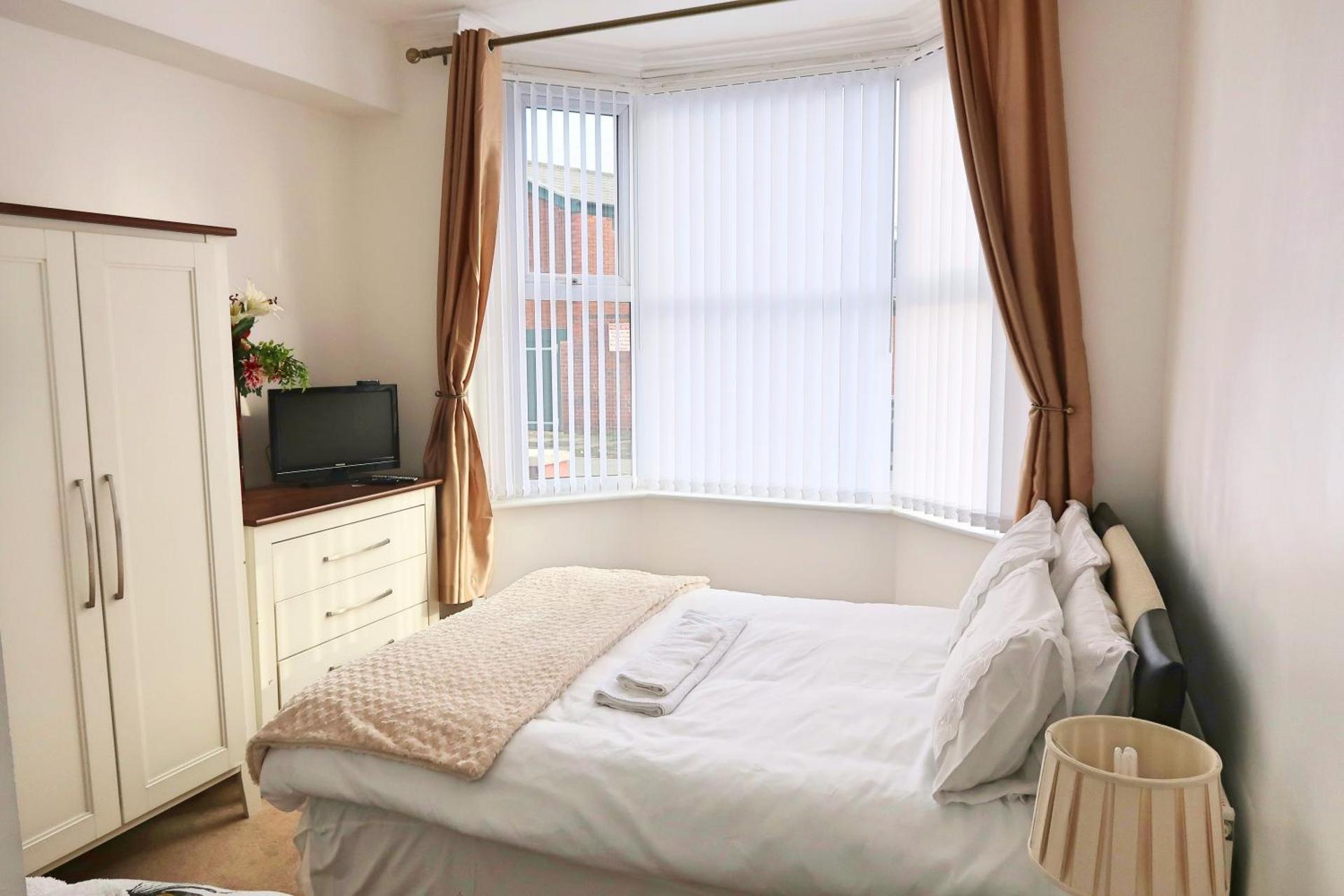 Whitburn Guest House About 7 mins Walk To The City Free Internet TV