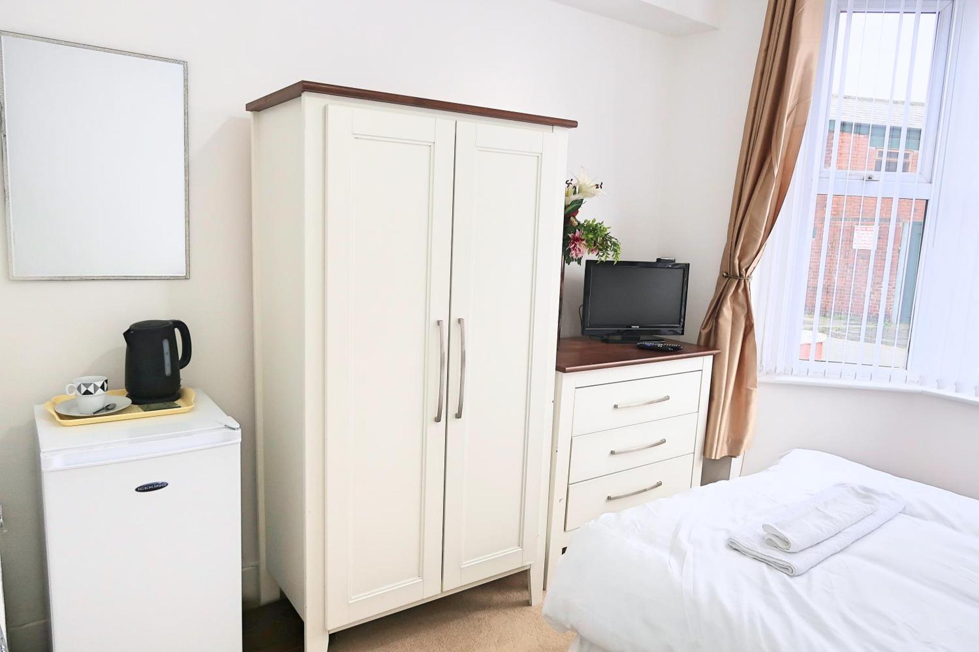 Whitburn Guest House About 7 mins Walk To The City Free Internet TV