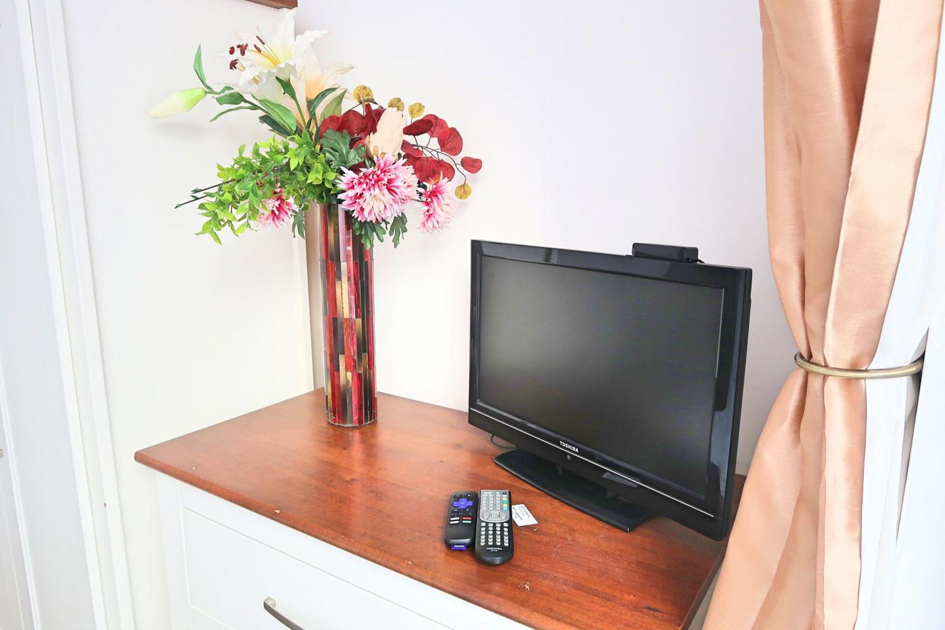 Whitburn Guest House About 7 mins Walk To The City Free Internet TV