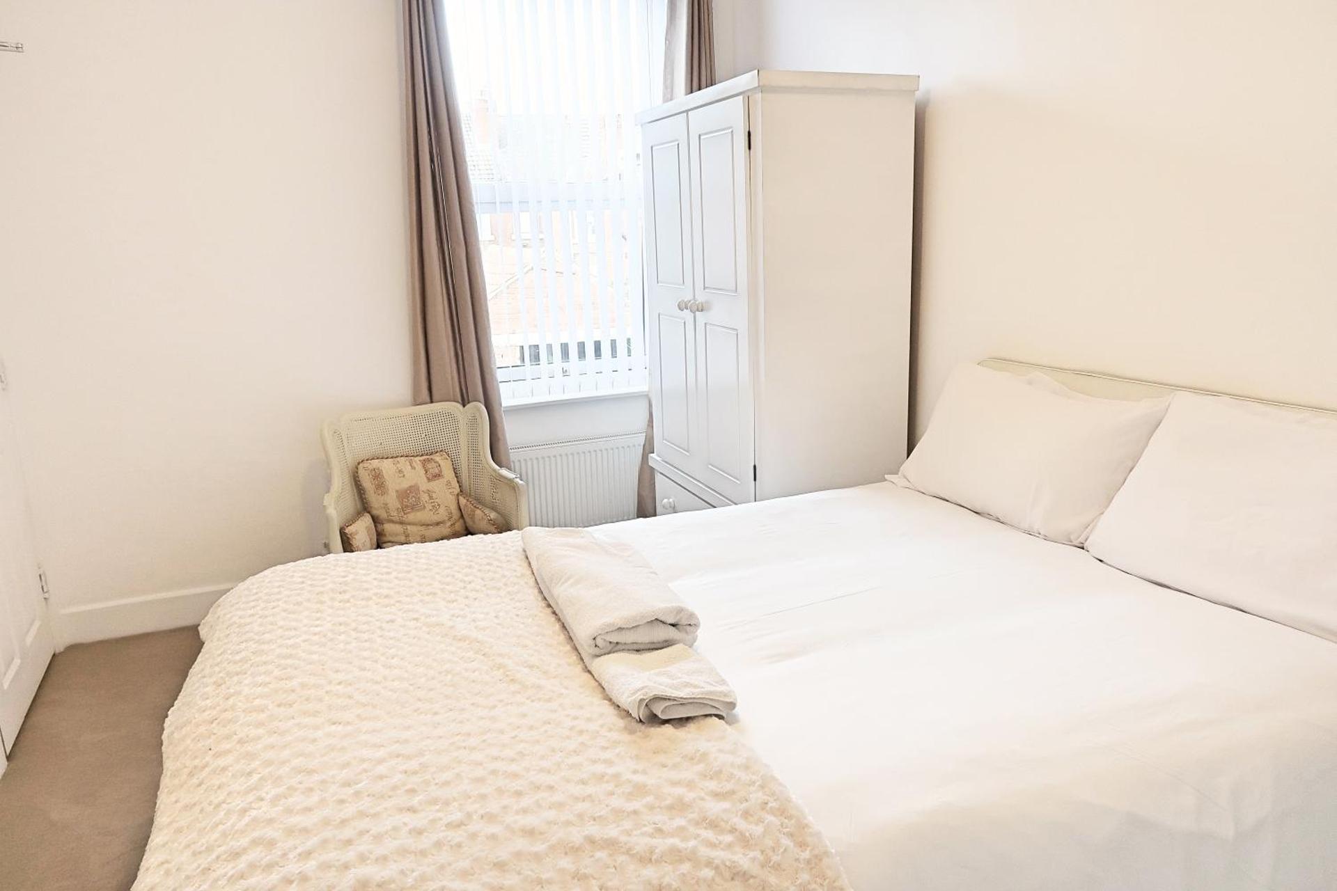 Whitburn Guest House About 7 mins Walk To The City Free Internet TV