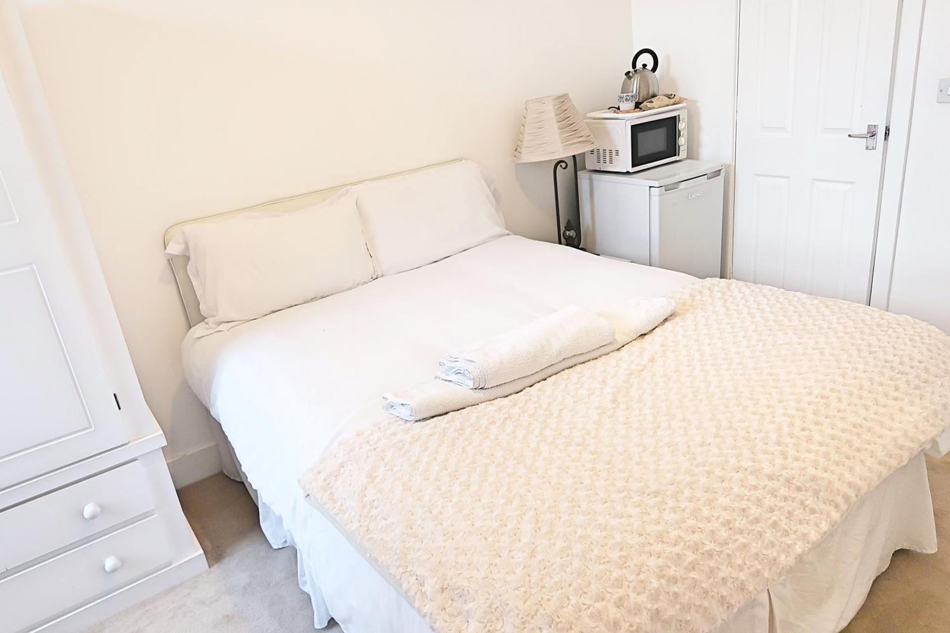 Whitburn Guest House About 7 mins Walk To The City Free Internet TV