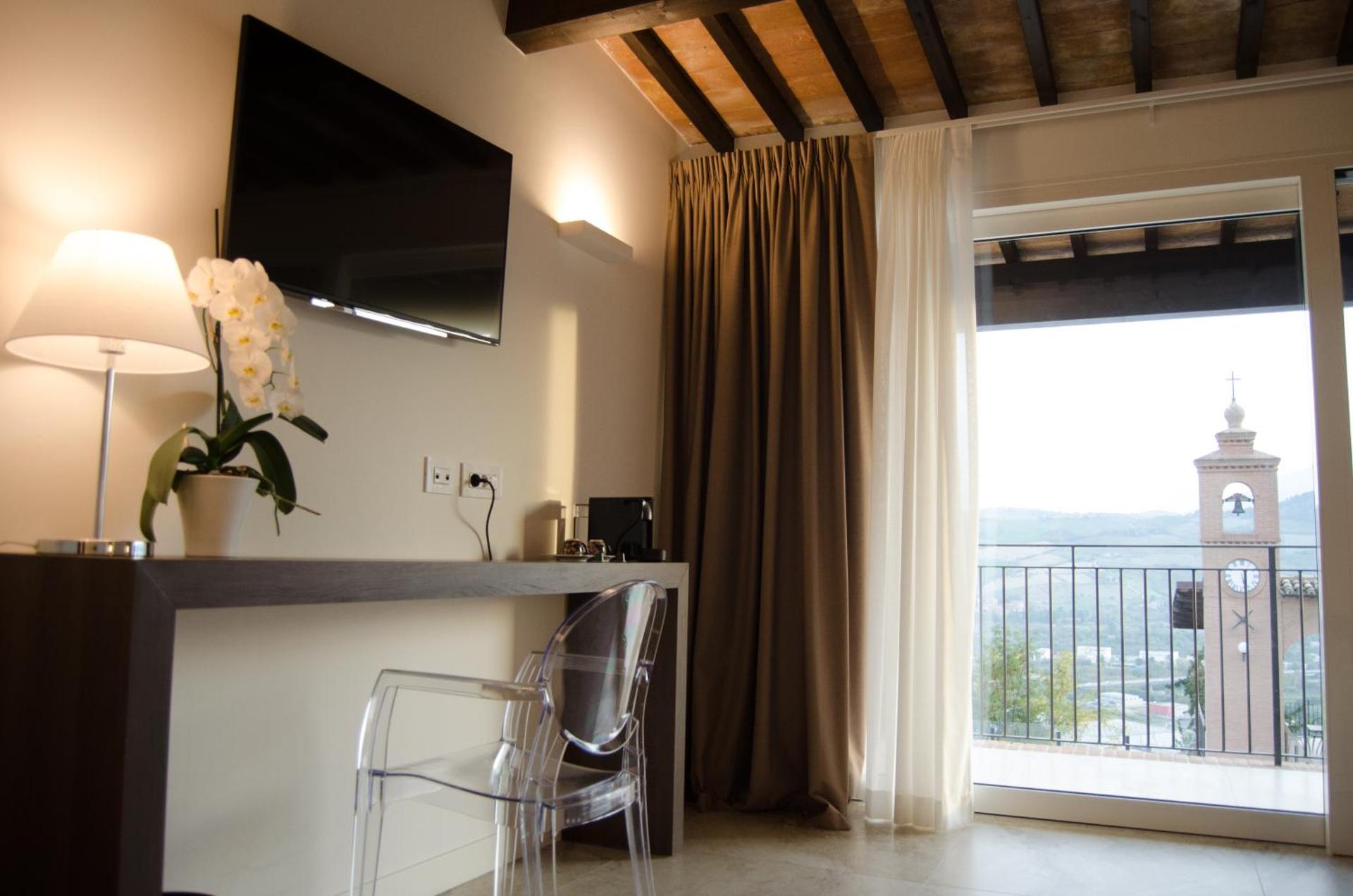 Queen Room with Pool View