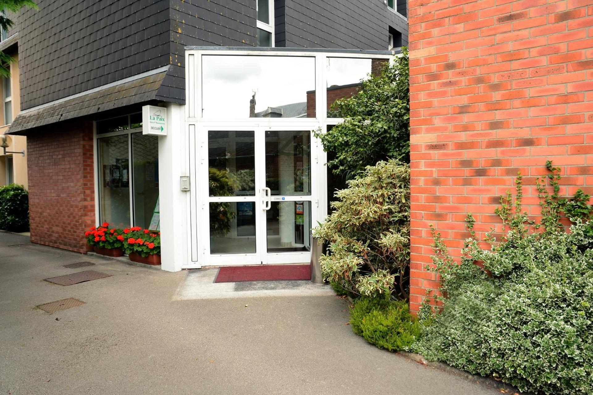 Hôtel Restaurant La Paix La Robe et le Palais