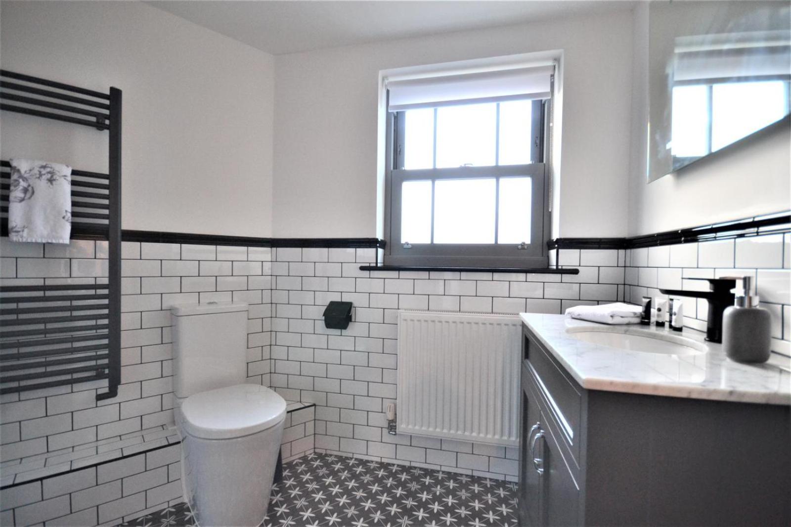 New street Luxury town house in the centre of Holt with free PARKING for one car