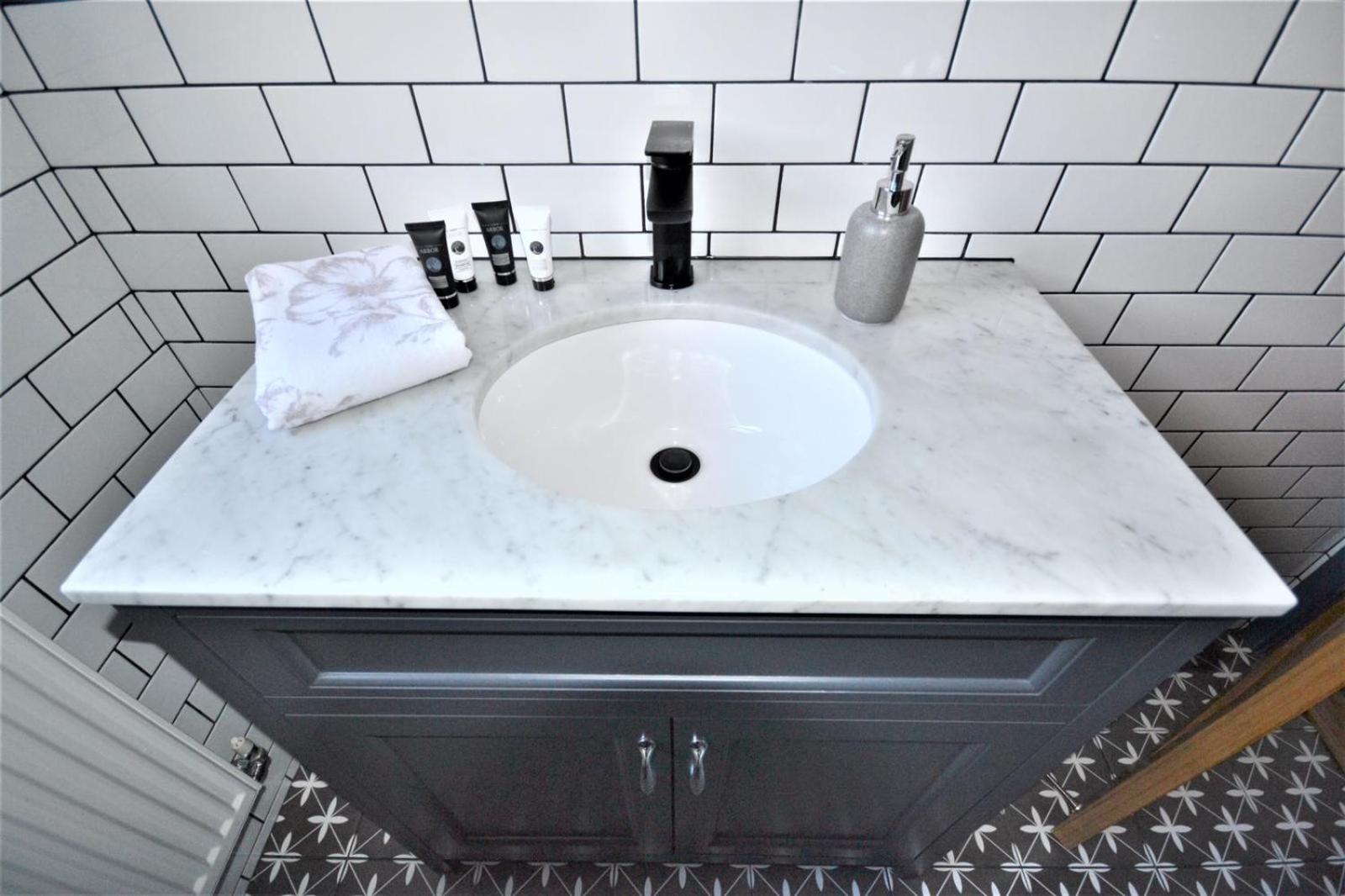 New street Luxury town house in the centre of Holt with free PARKING for one car