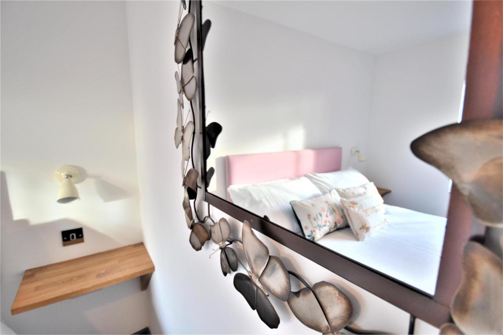 New street Luxury town house in the centre of Holt with free PARKING for one car