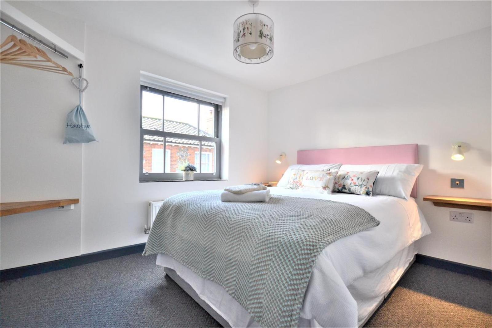 New street Luxury town house in the centre of Holt with free PARKING for one car