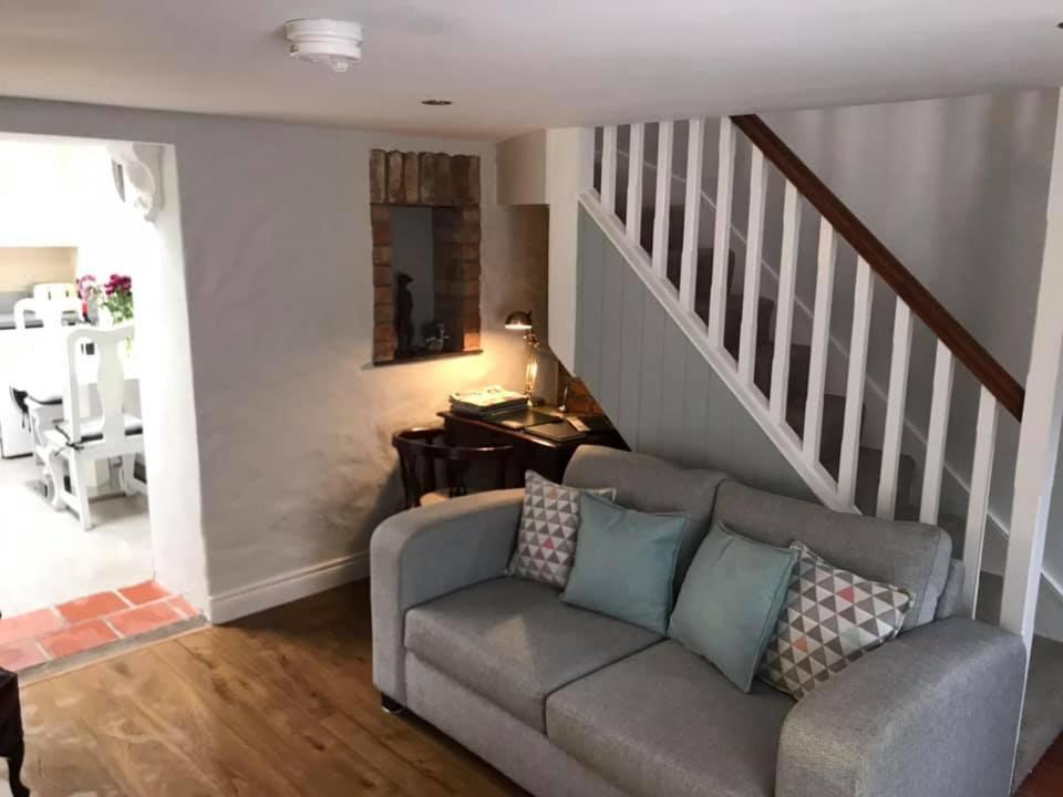 Arthur Street Guest Cottage No16