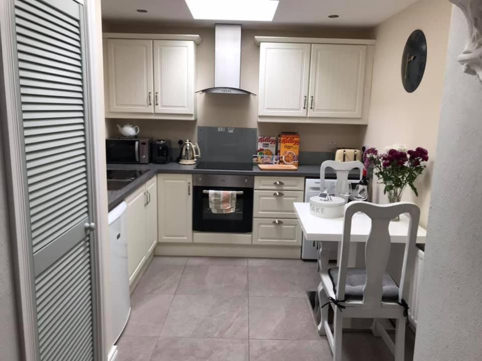 Arthur Street Guest Cottage No16