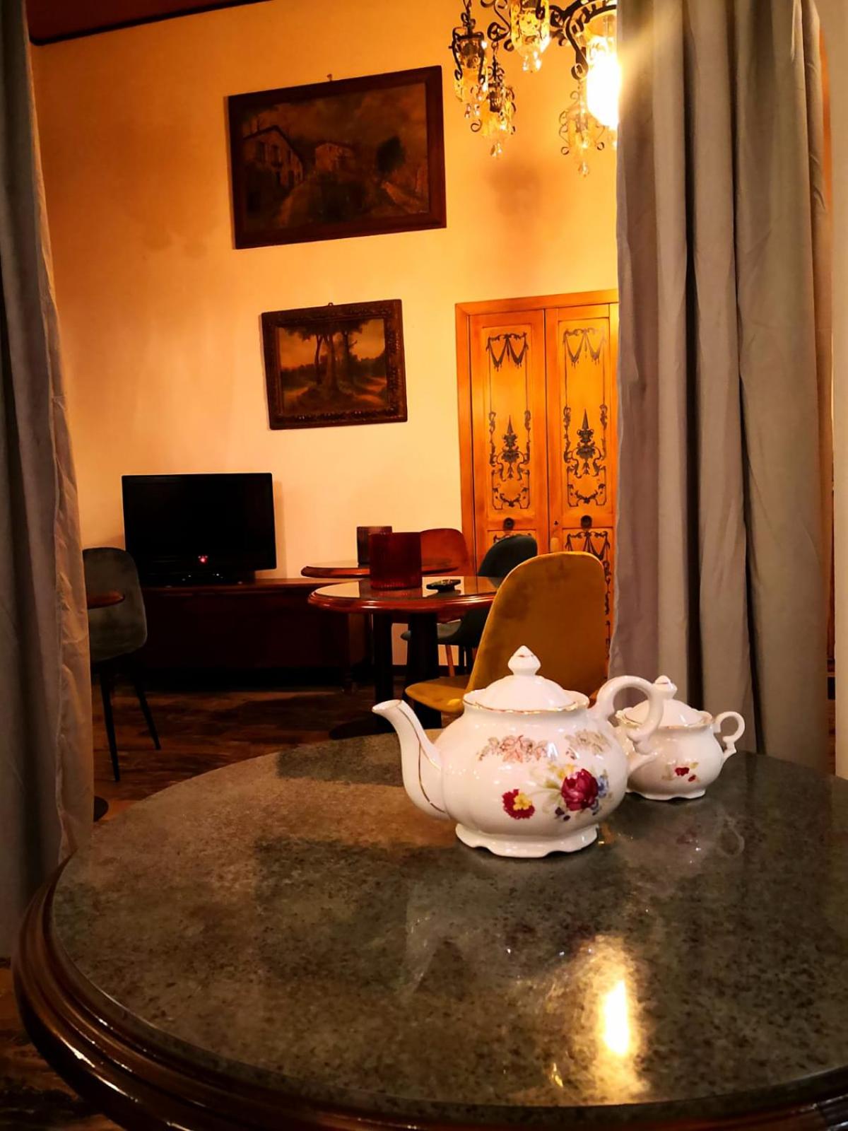 Communal lounge/ TV room