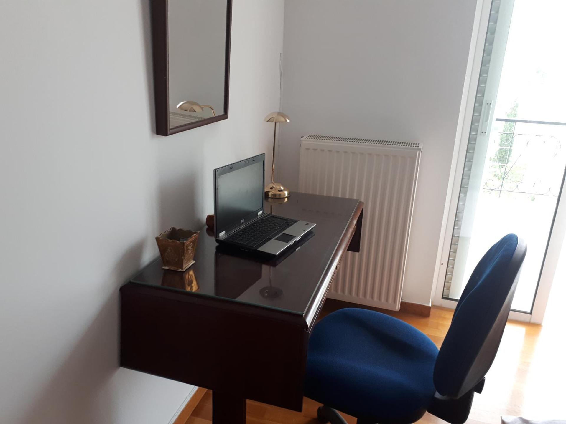 Sea view,big and comfortable appartment in Voula