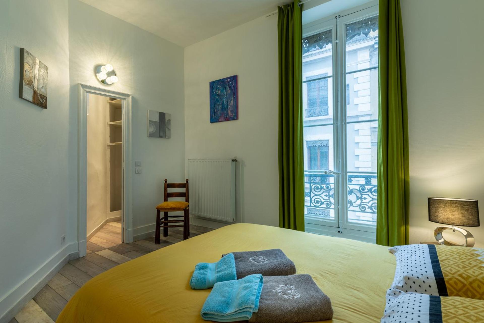 Le Contemporain, Hyper-centre, 8 pers