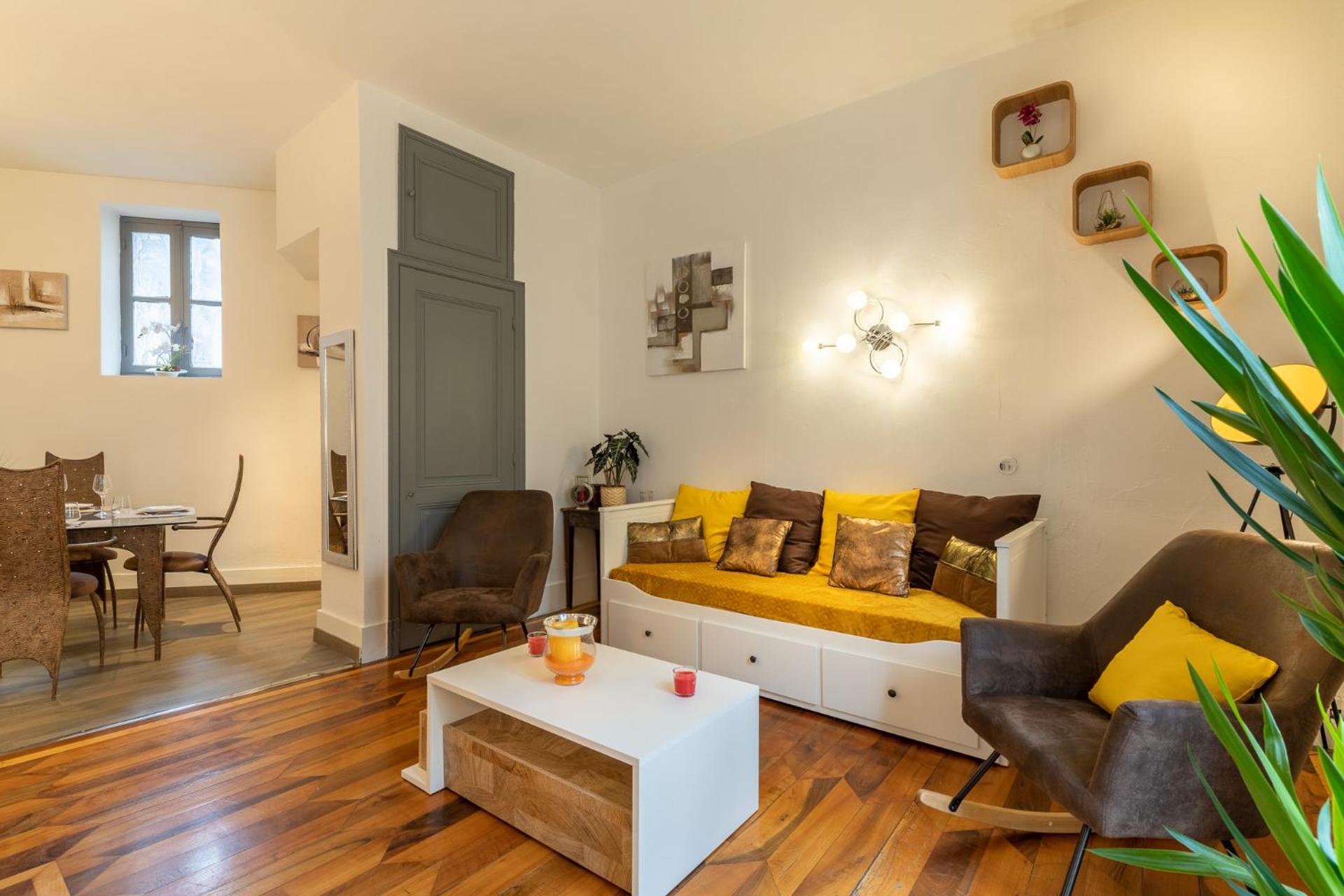 Le Contemporain, Hyper-centre, 8 pers