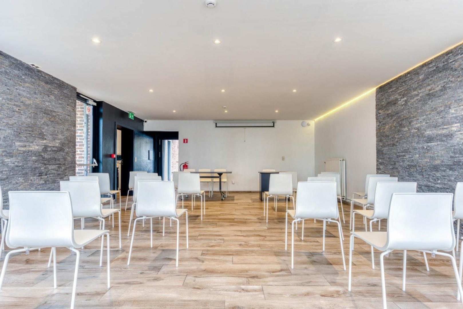 Meeting/conference room