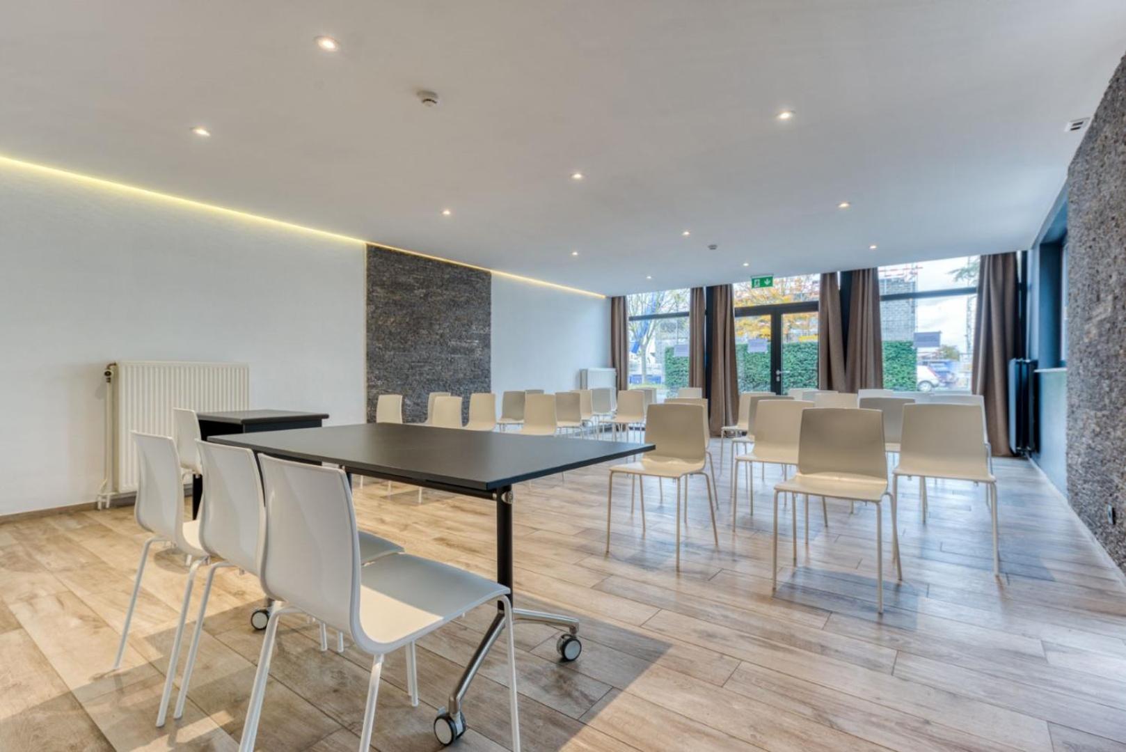 Meeting/conference room