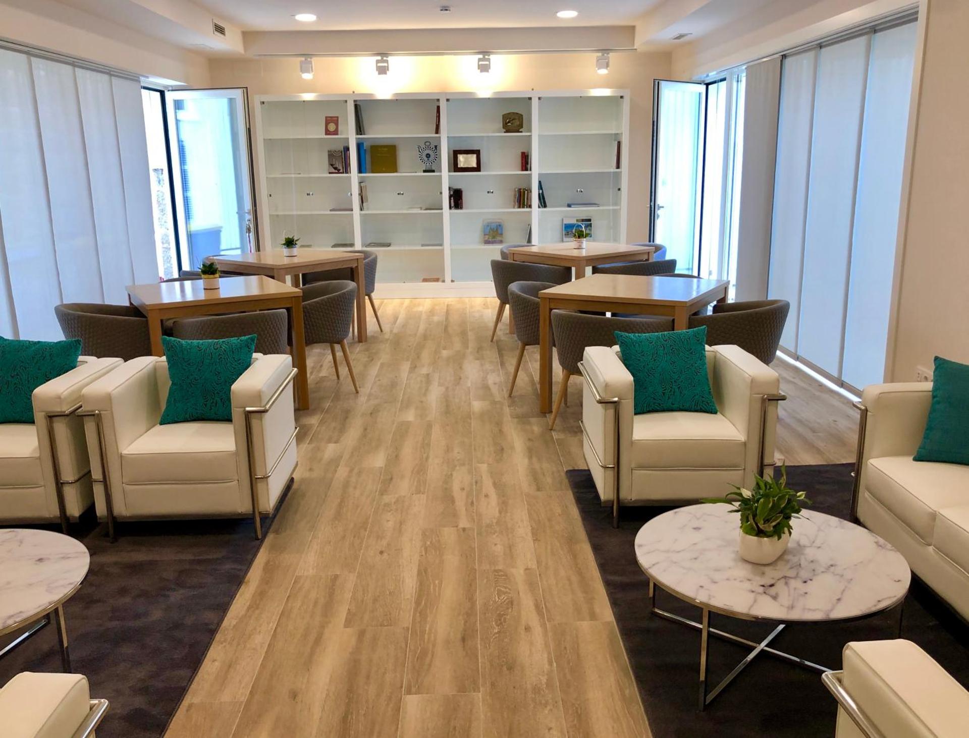 Communal lounge/ TV room