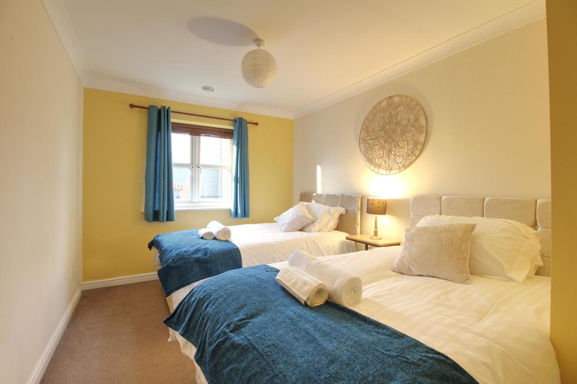 Sunnydale Serviced Apartments - Central Wakefield, spacious apartment