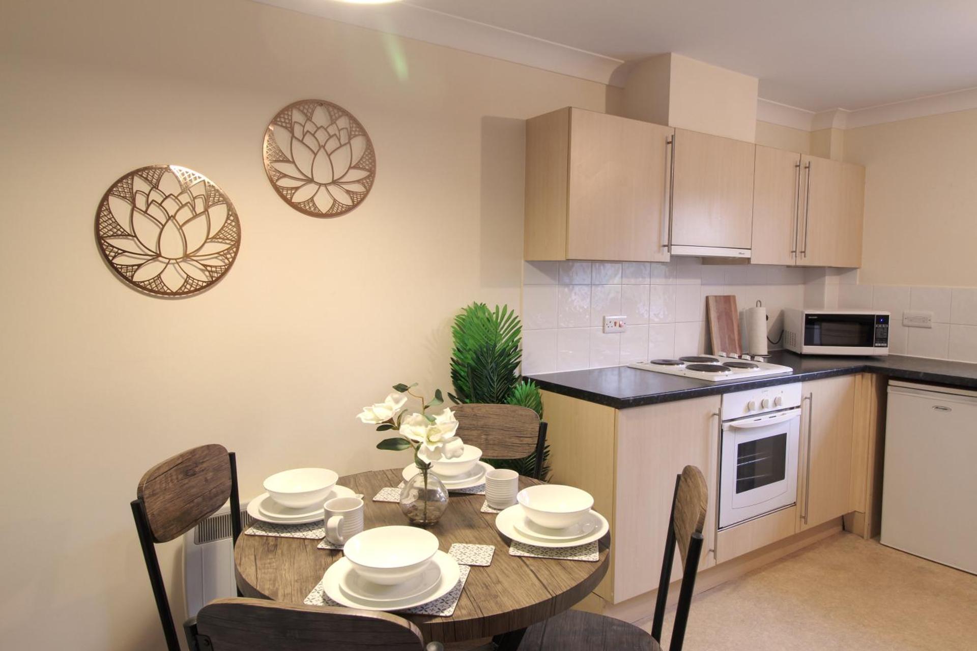 Sunnydale Serviced Apartments - Central Wakefield, spacious apartment