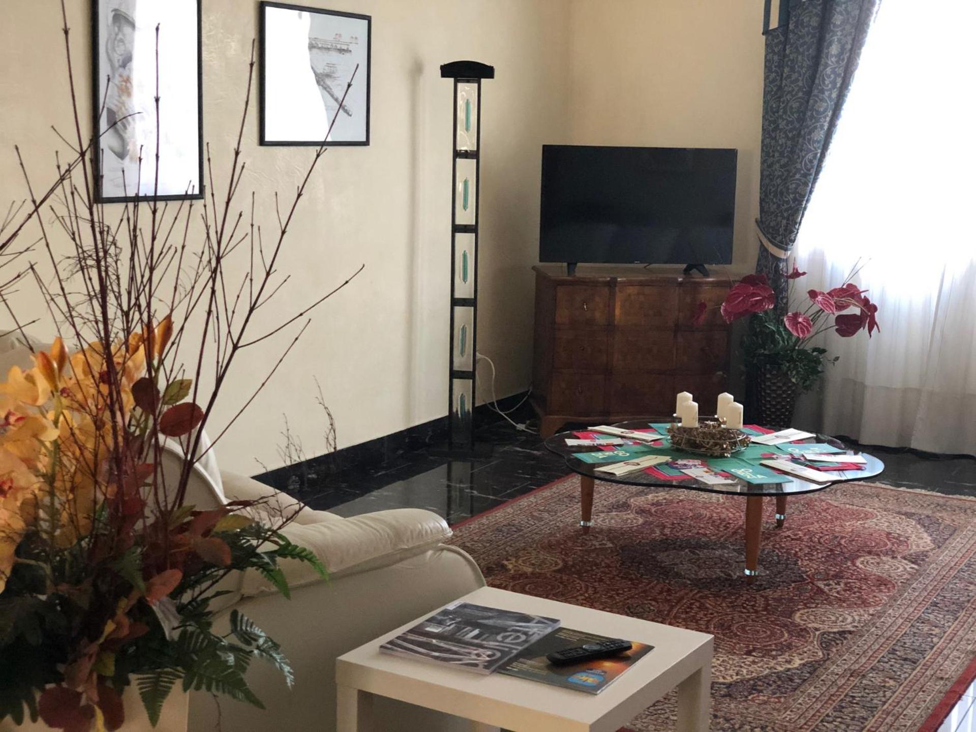 Communal lounge/ TV room