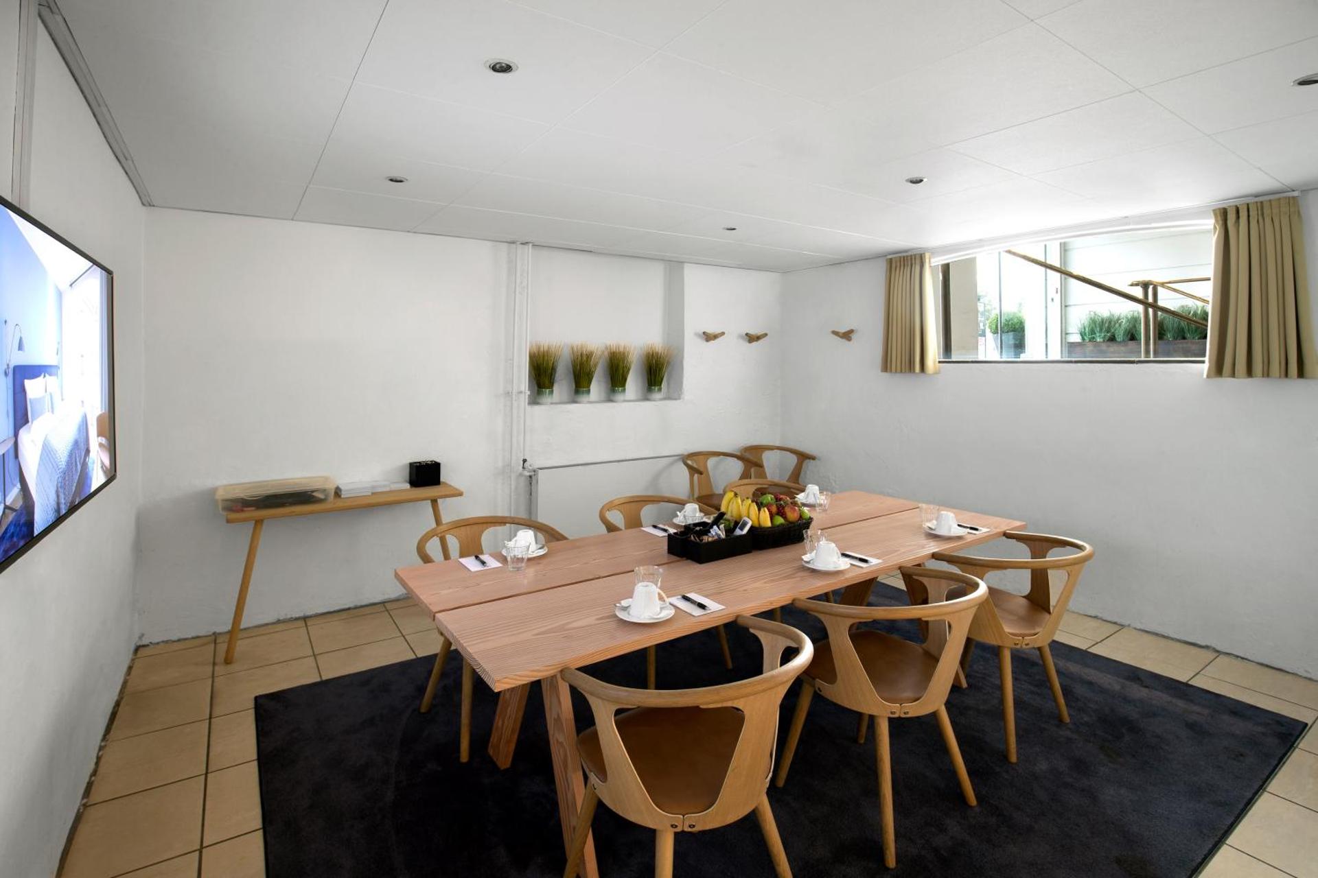 Meeting/conference room