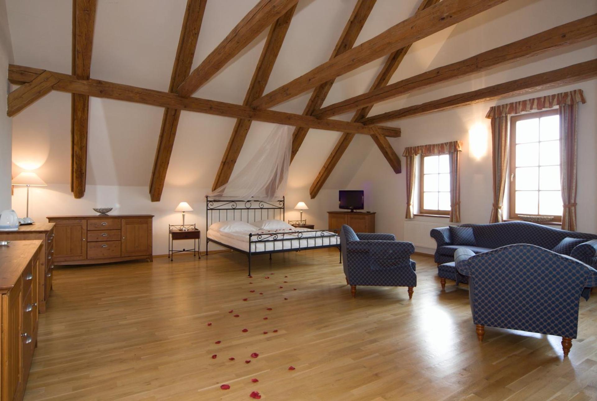 Photo of the whole room