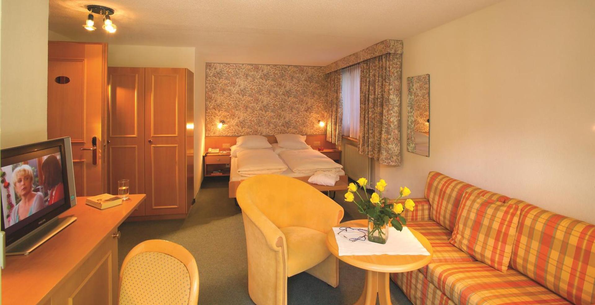 Communal lounge/ TV room