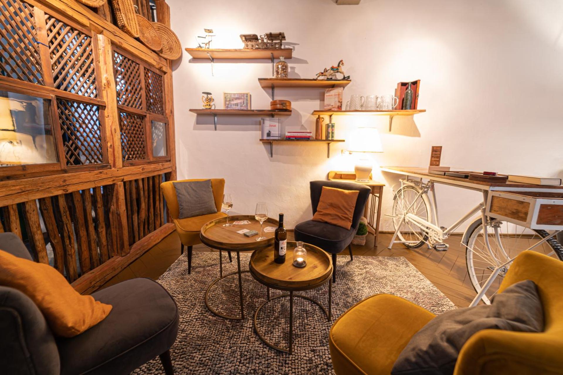 Communal lounge/ TV room