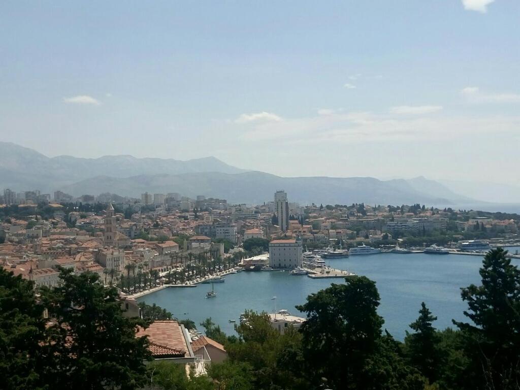 APARTMENT SUNSHINE- center of Split